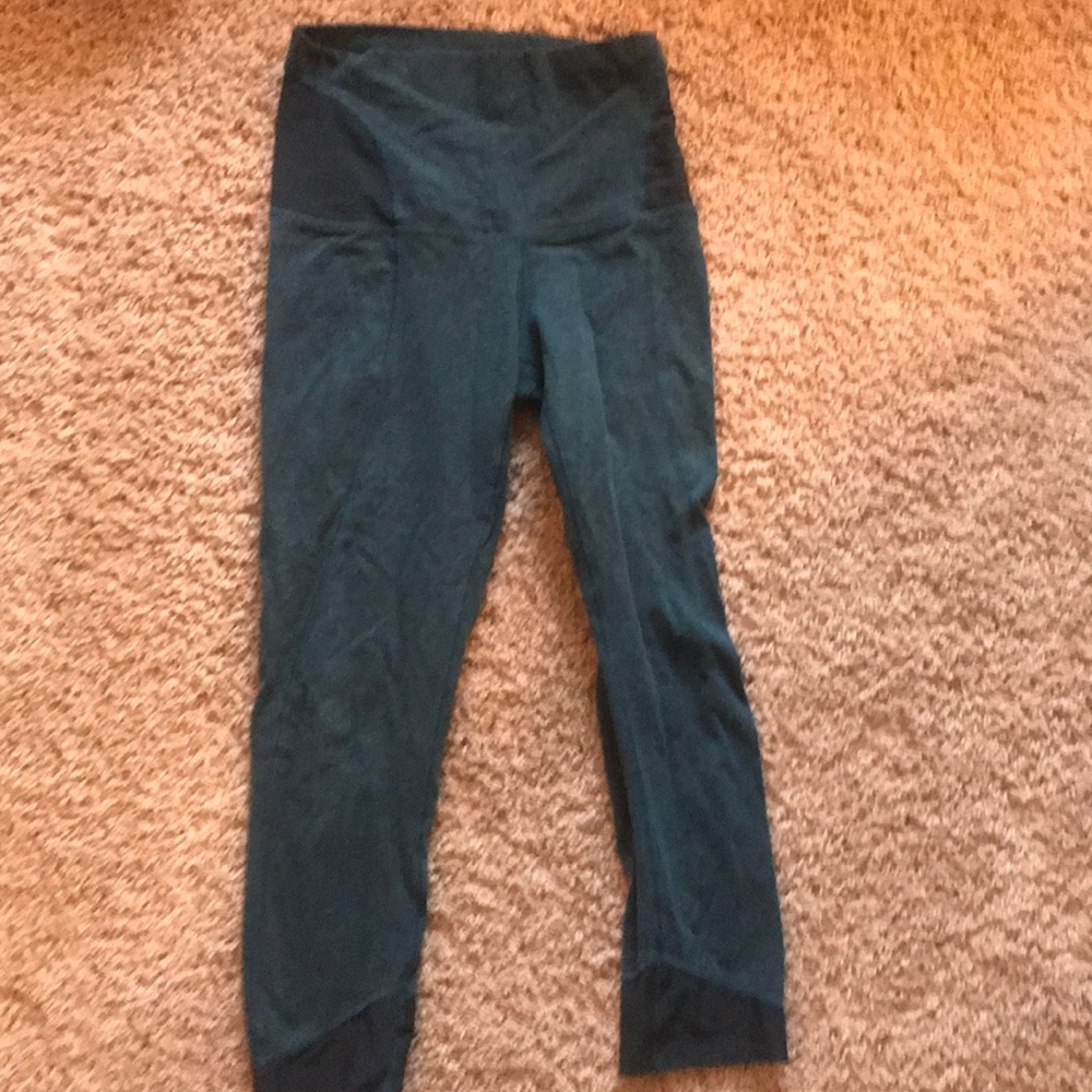Lululemon high waisted yoga Capri size 4